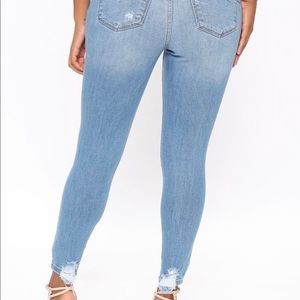 BRAND NEW FASHION-NOVA JEANA